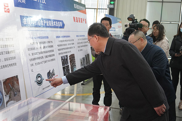 毛偉明省長(cháng)調研頂立科技