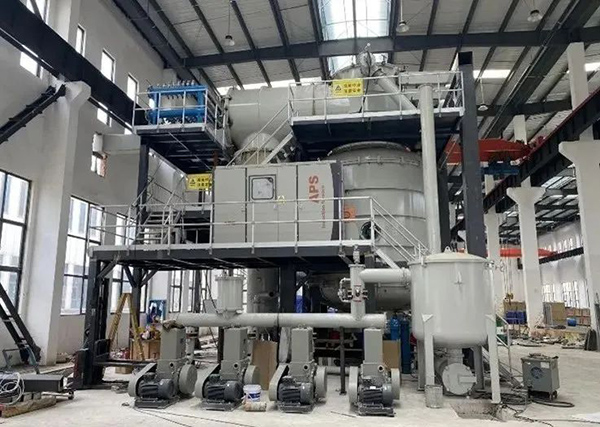 大型立式連續式高溫爐成功交付，顯著(zhù)提升CC材料高溫石墨化生產(chǎn)效能.jpg